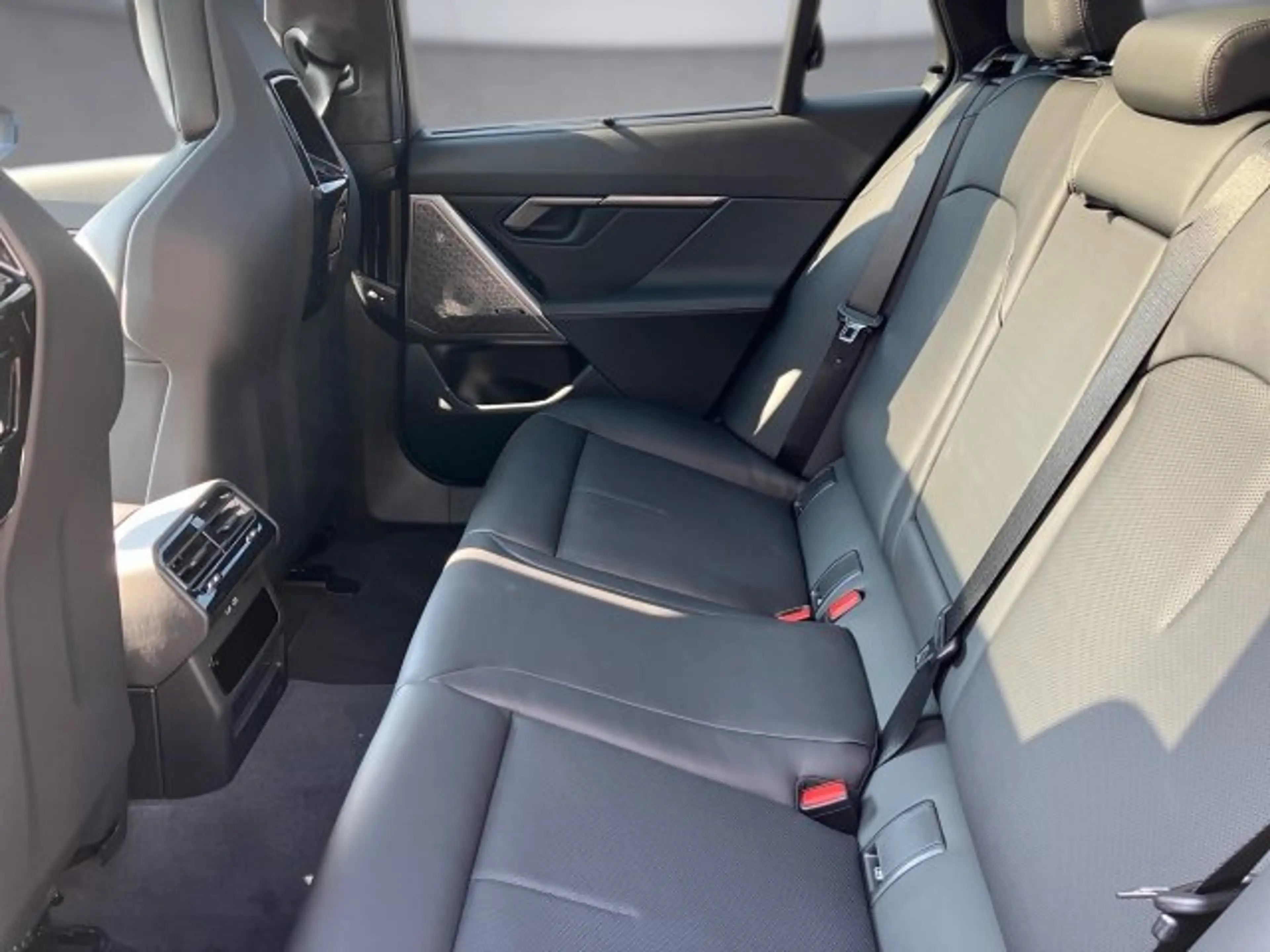 BMW 550 e xDrive Touring — photo 12