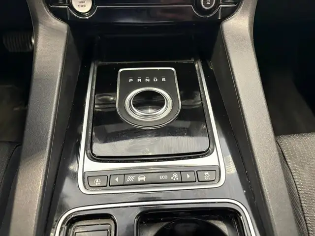 Jaguar F-Pace view 8
