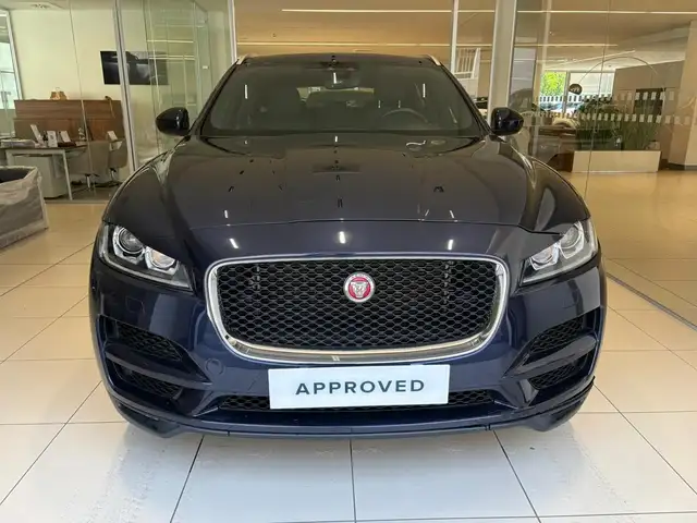 Jaguar F-Pace view 3