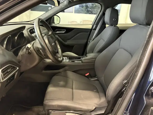 Jaguar F-Pace view 7