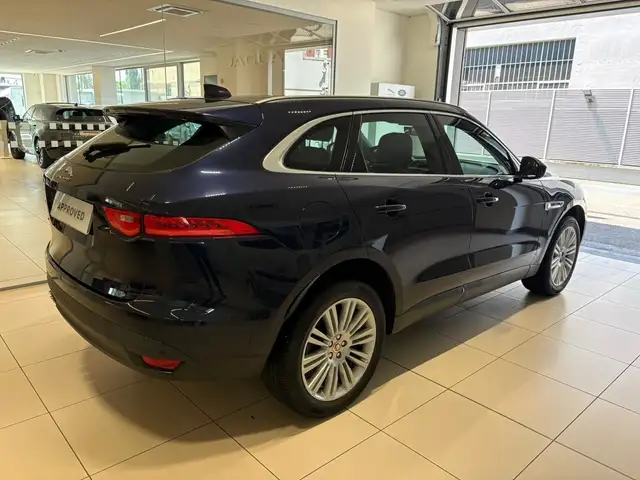 Jaguar F-Pace view 2