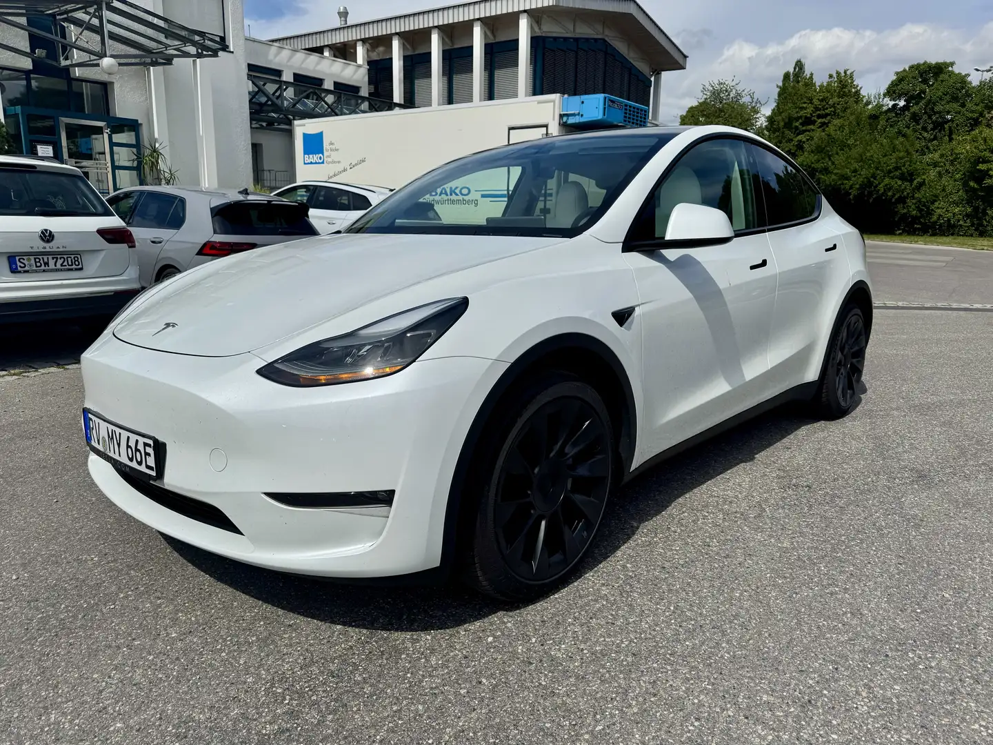 Tesla Model Y Long Range Dual Motor AWD - 1