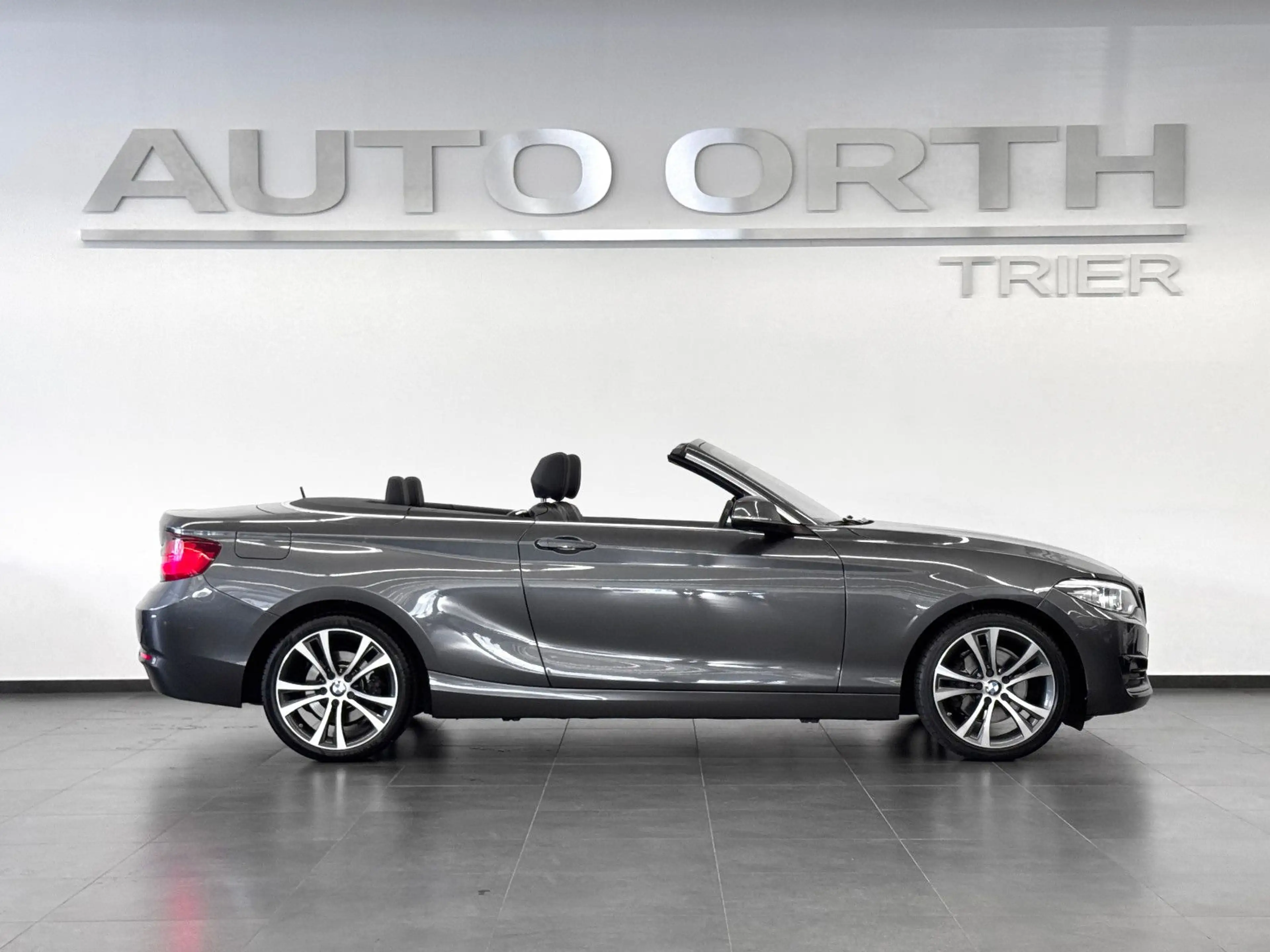 BMW 220 i Cabrio AUT. SPORT-LINE LEDER NAVI-P LED RFK — photo 6