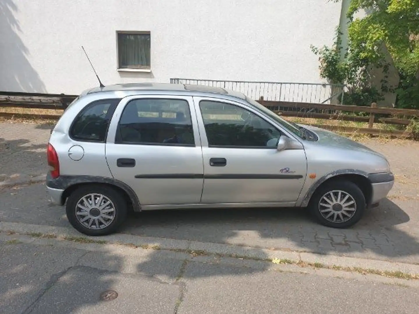 Opel Corsa Silber - 1