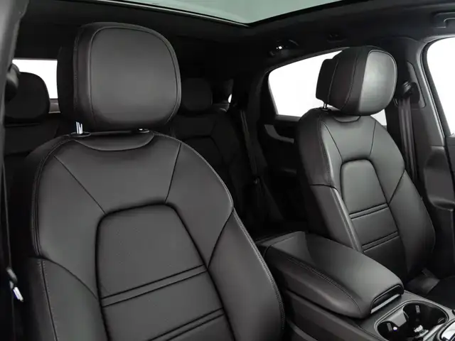 Porsche Cayenne view 8