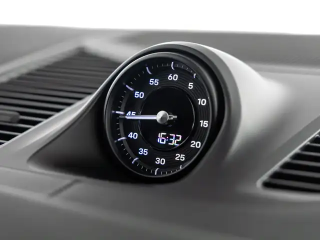 Porsche Cayenne view 10