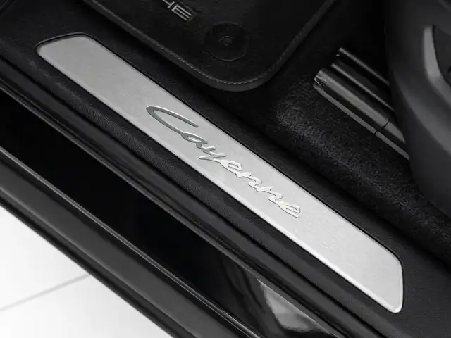 Porsche Cayenne view 12