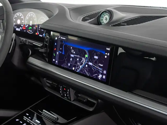 Porsche Cayenne view 9