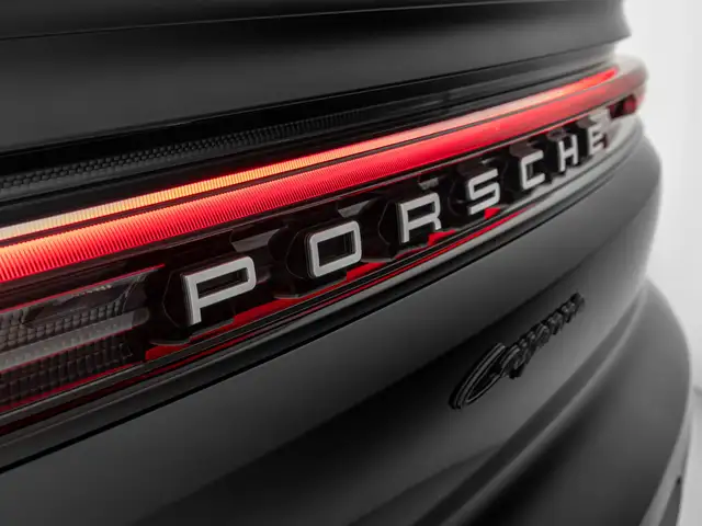 Porsche Cayenne view 15