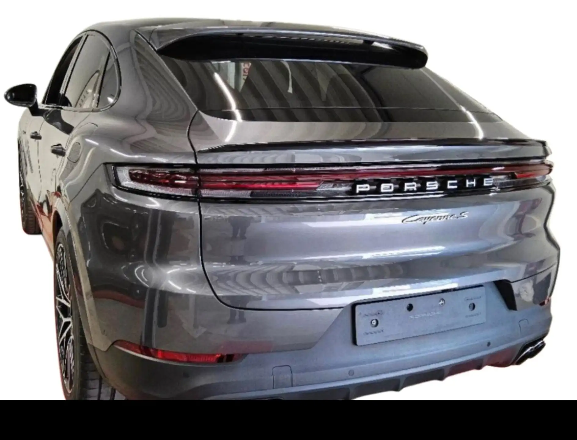 포르쉐 Porsche Cayenne S E-Hybrid 2025 건메탈 사진 2