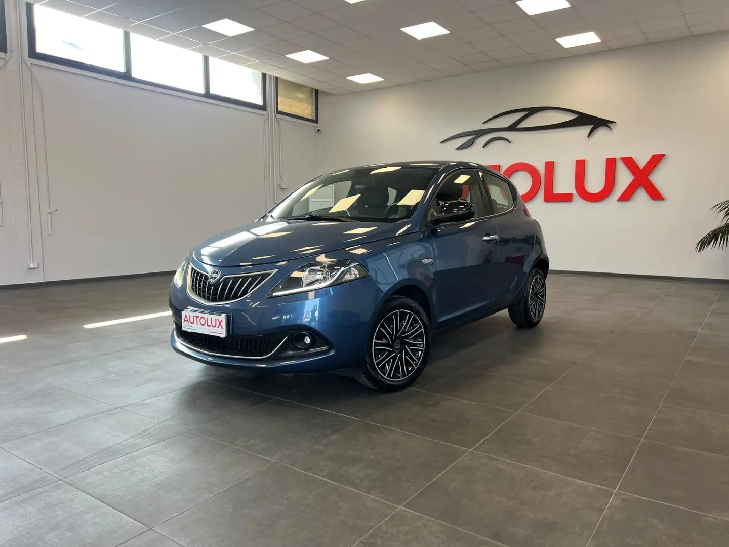 Lancia Ypsilon 1.0 FireFly 5 porte S&S Hybrid Ecochic Gold Blu/Azzurro - 1