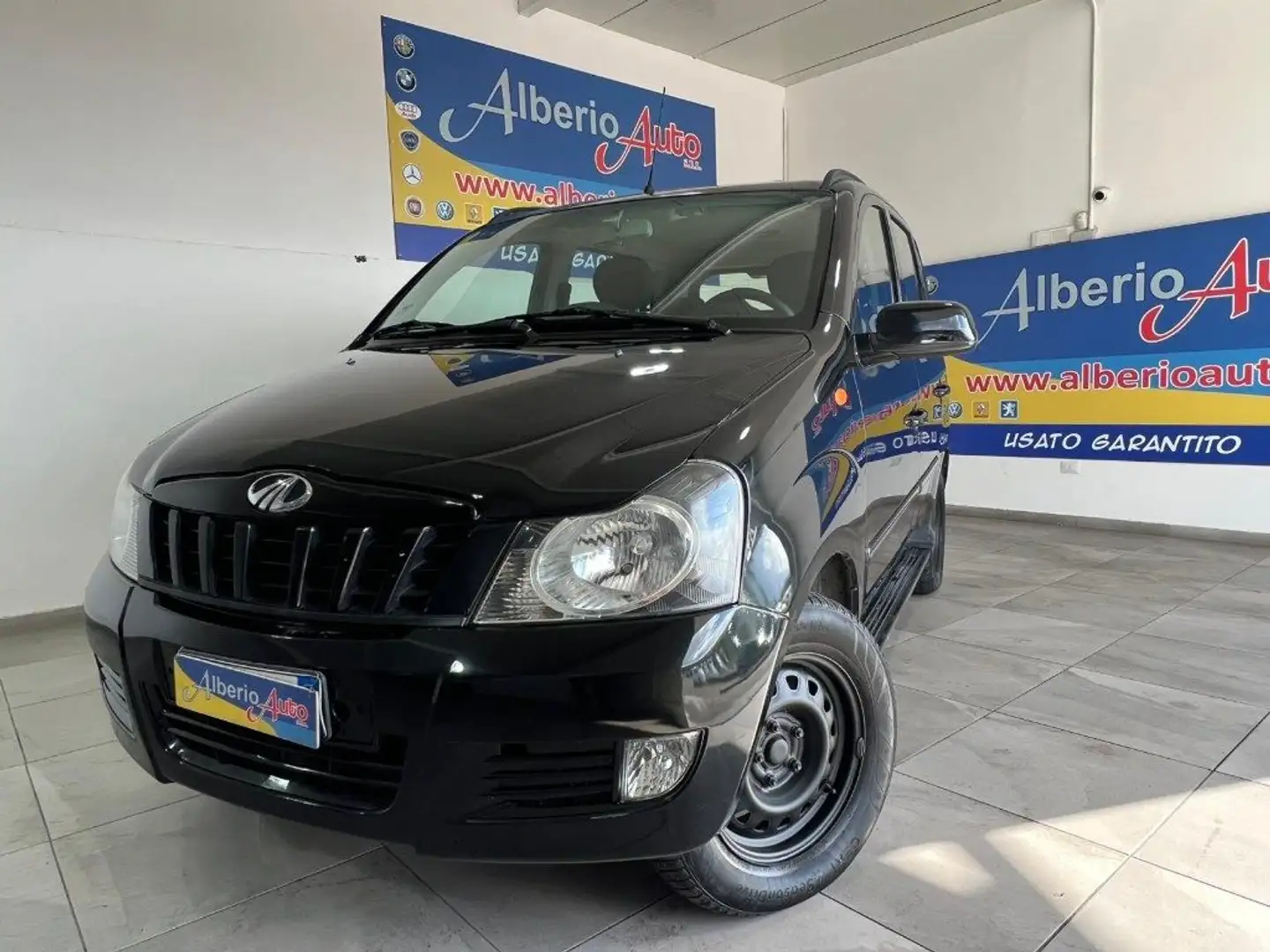 Mahindra Quanto C8 2.2 4WD N1 Nero - 1