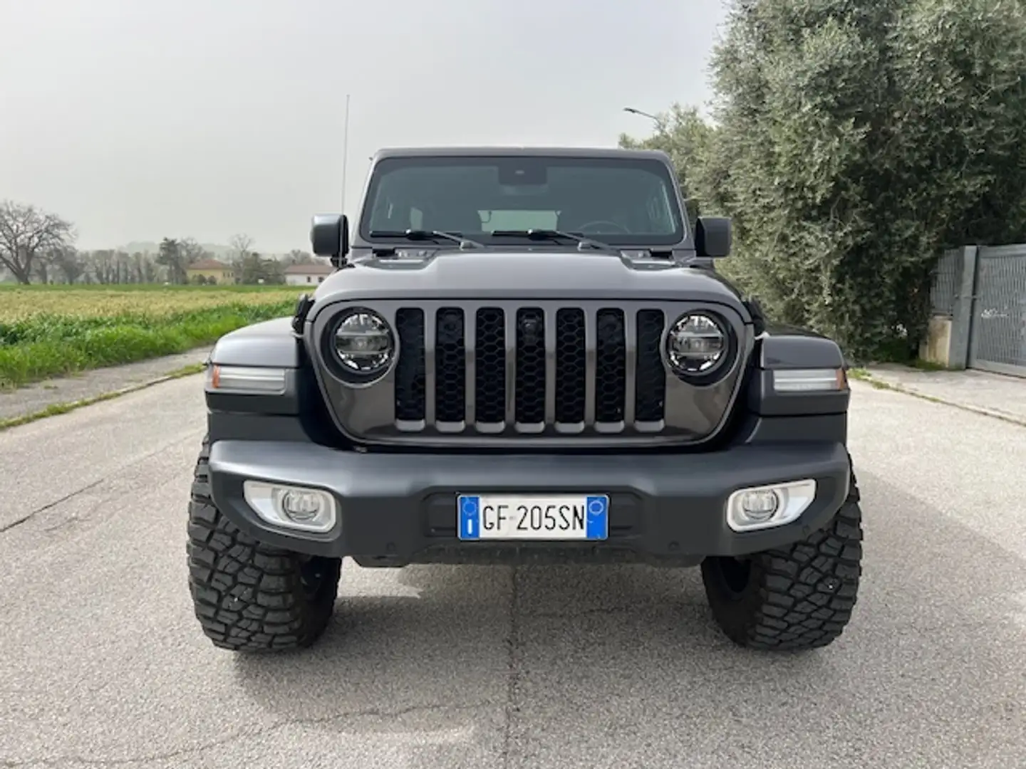 Jeep Wrangler Wrangler Unlimited 2.0 Sahara 4xe auto Preparata Grau - 2