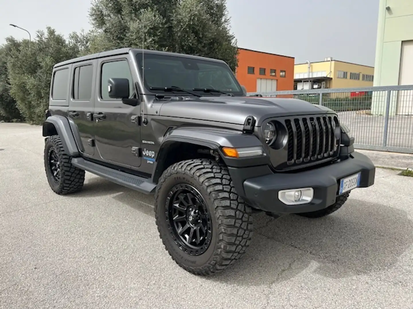 Jeep Wrangler Wrangler Unlimited 2.0 Sahara 4xe auto Preparata Grau - 1