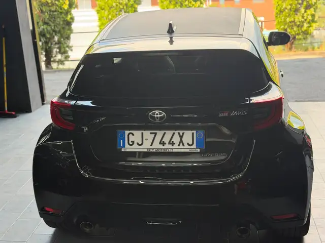 Toyota Yaris view 3