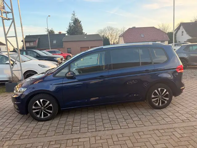 Volkswagen Touran view 4