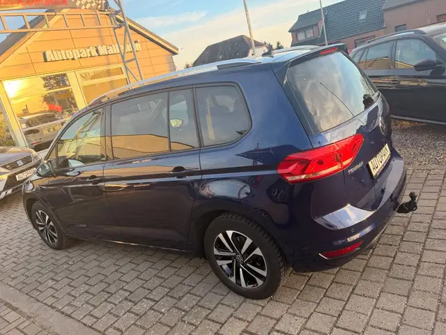 Volkswagen Touran view 5
