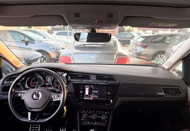 Volkswagen Touran view 13