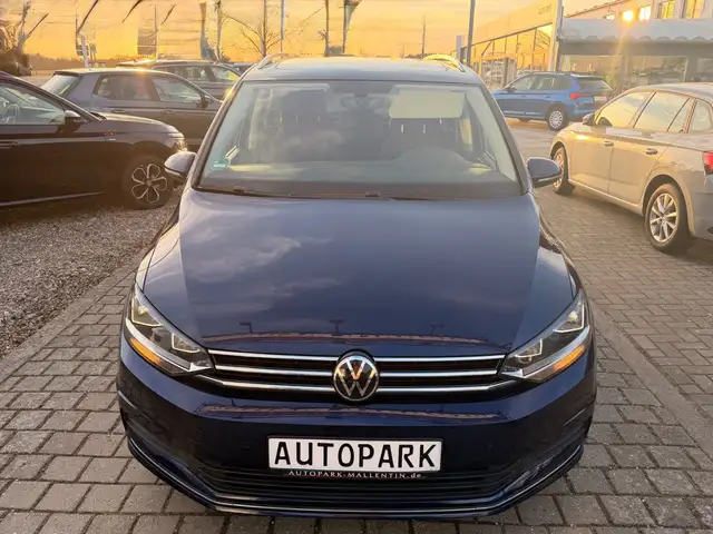 Volkswagen Touran view 2