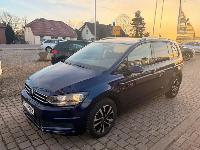 Volkswagen Touran view 3