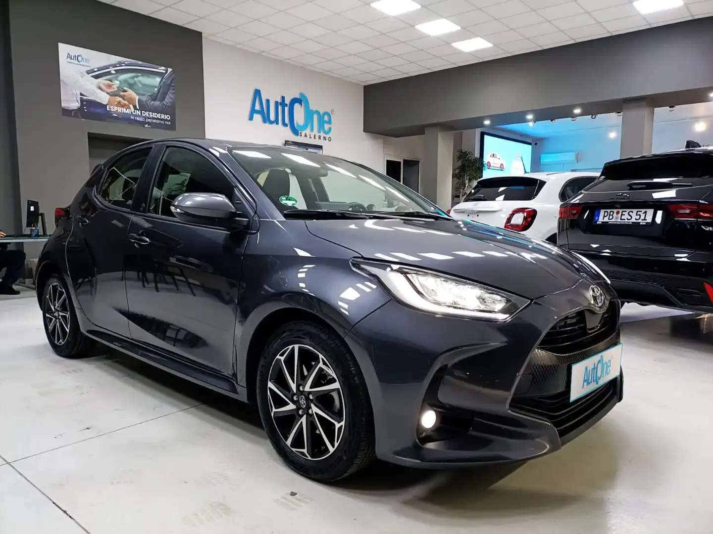 Toyota Yaris 🔹1.5 HYBRID 116CV E-CVT AUTOMATIC HB TREND Grau - 2