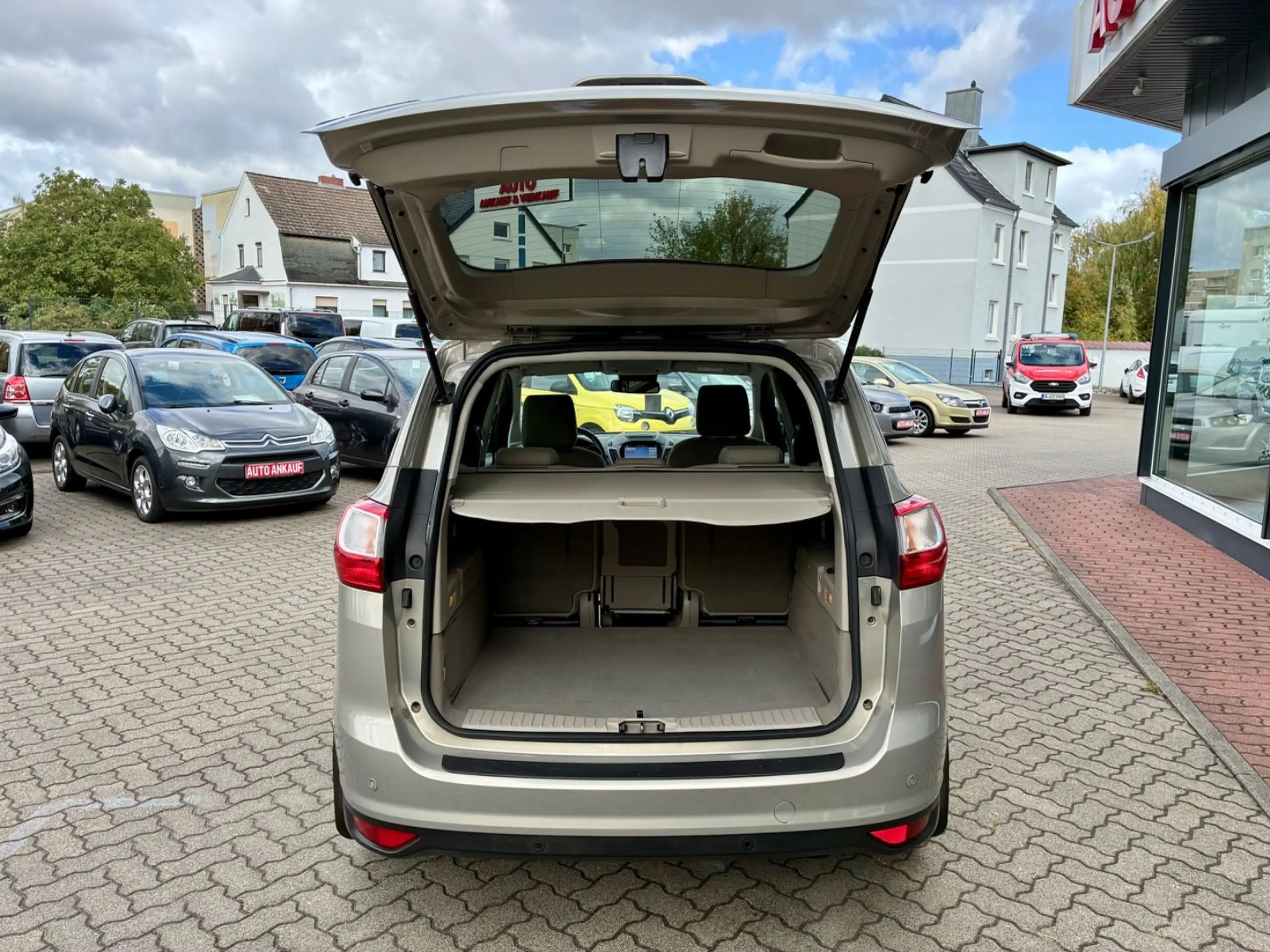 Ford Grand C-Max Titanium Automatik BiXenon Kamera — photo 14