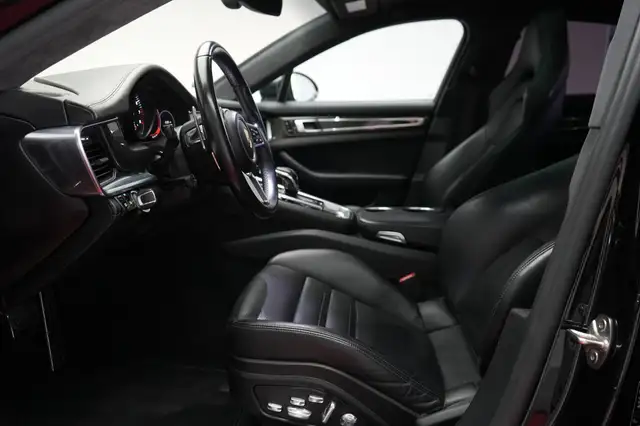 Porsche Panamera view 9
