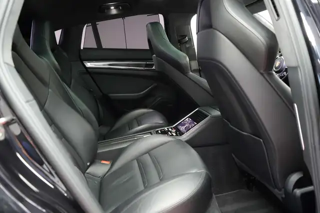 Porsche Panamera view 7
