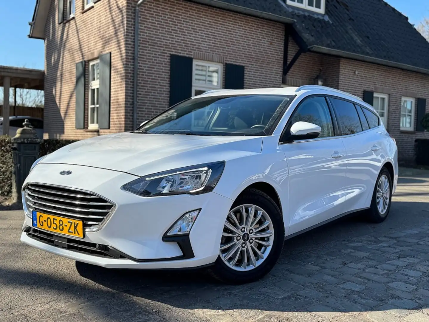 Ford Focus Wagon 1.5 120pk autom Tit Bns ecc,navi,lmv,cruise, Wit - 1