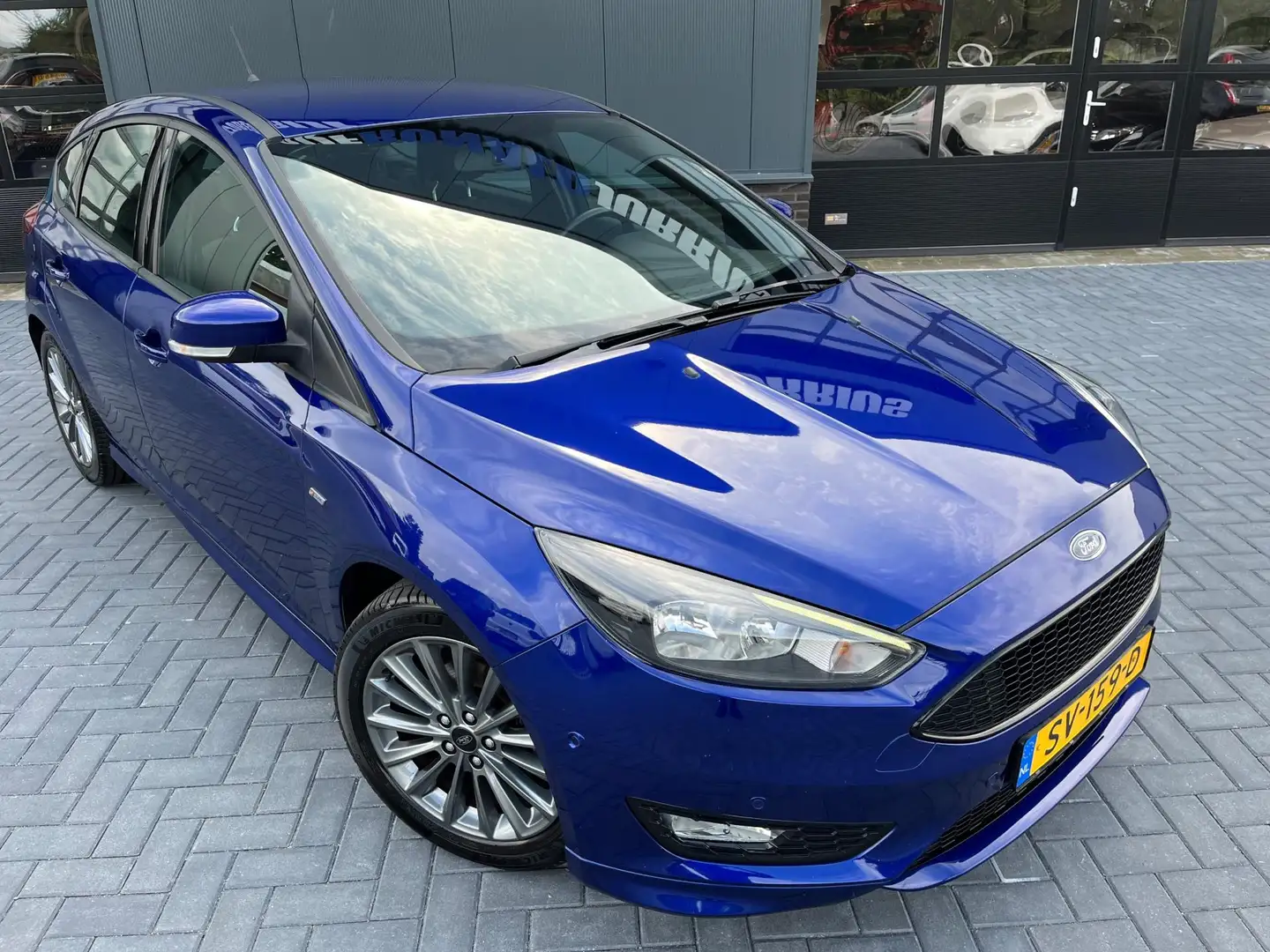 Ford Focus 1.0 ST-Line NL.Auto/125Pk/Sync Navigatie/Privacy G Blauw - 2