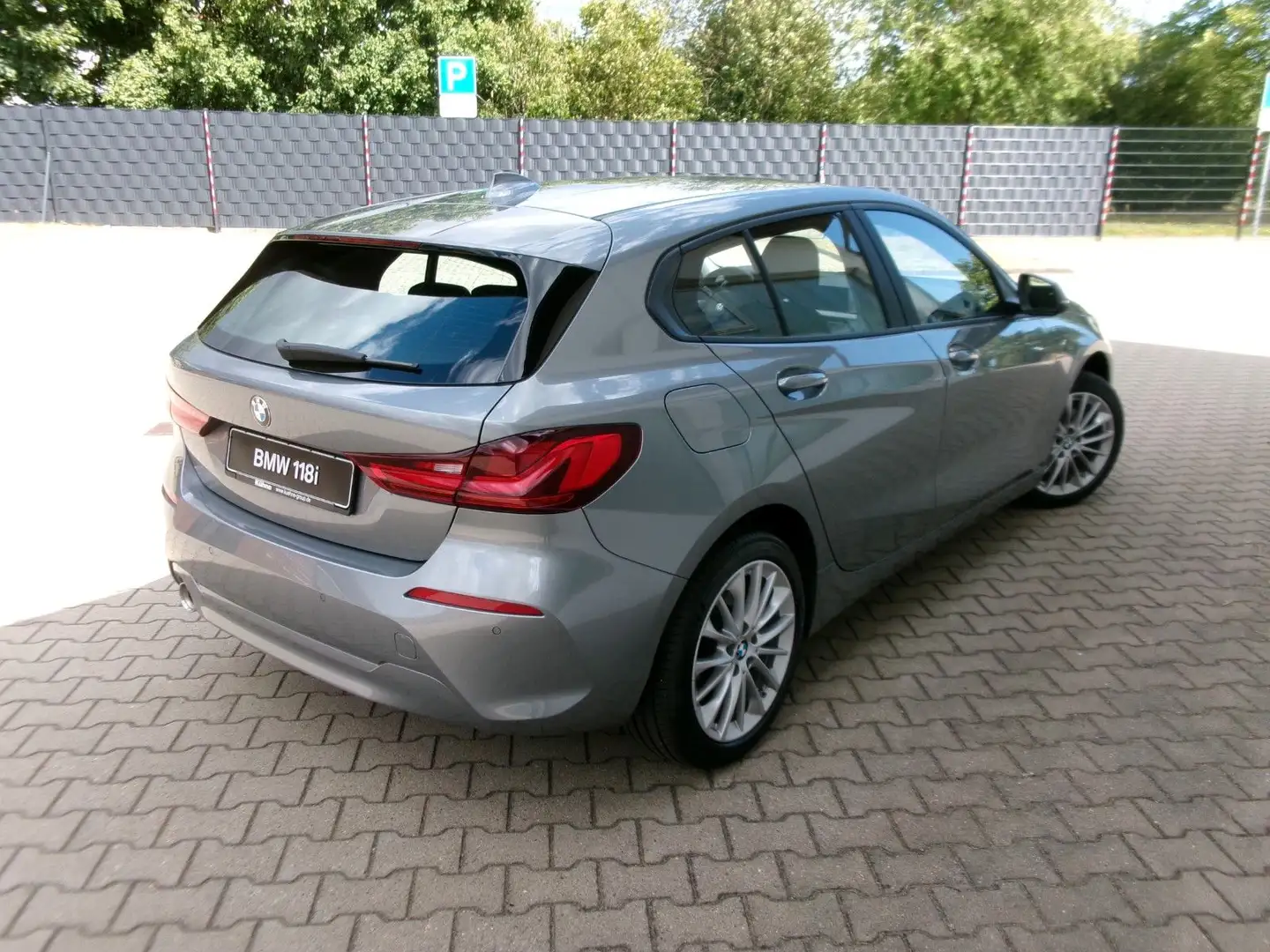 BMW 118 i Lim. LCP LED adapt.DAB Driving Ass.EU6d Gris - 2