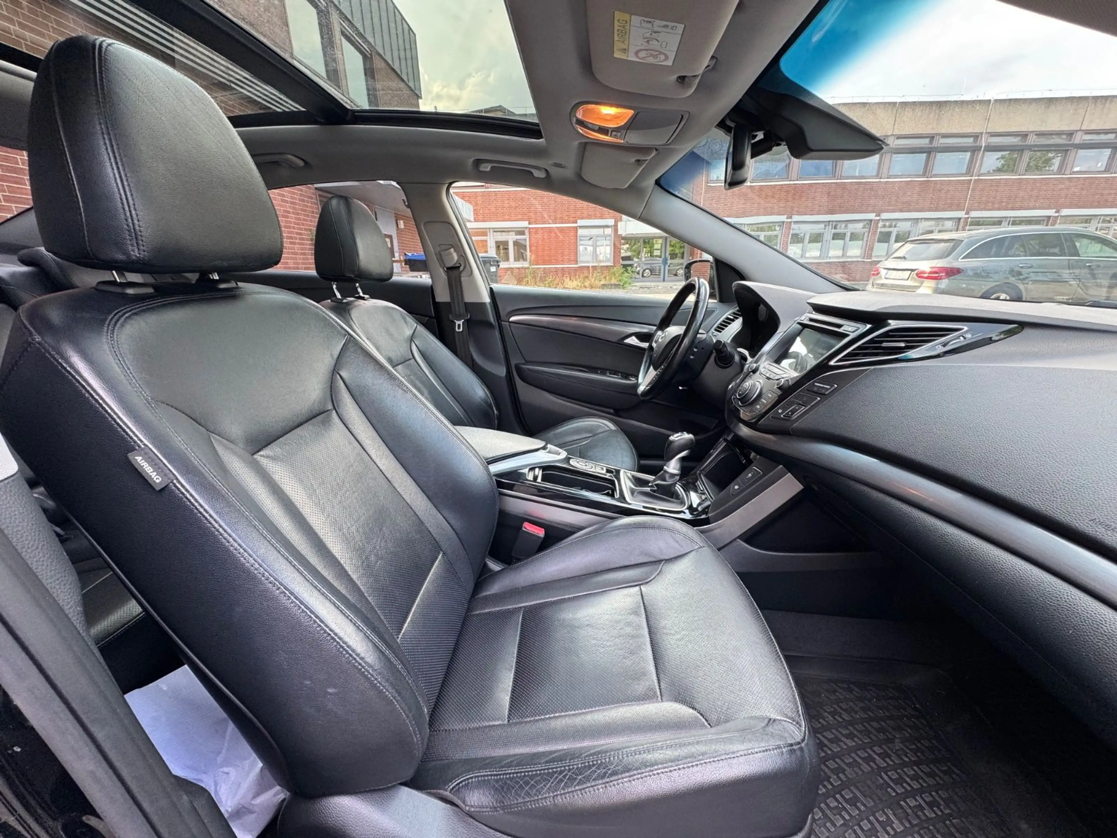 Hyundai i40 Premium *PANO*LEDER*KAMERA*XENON*TEMPO*NAVI* — photo 12