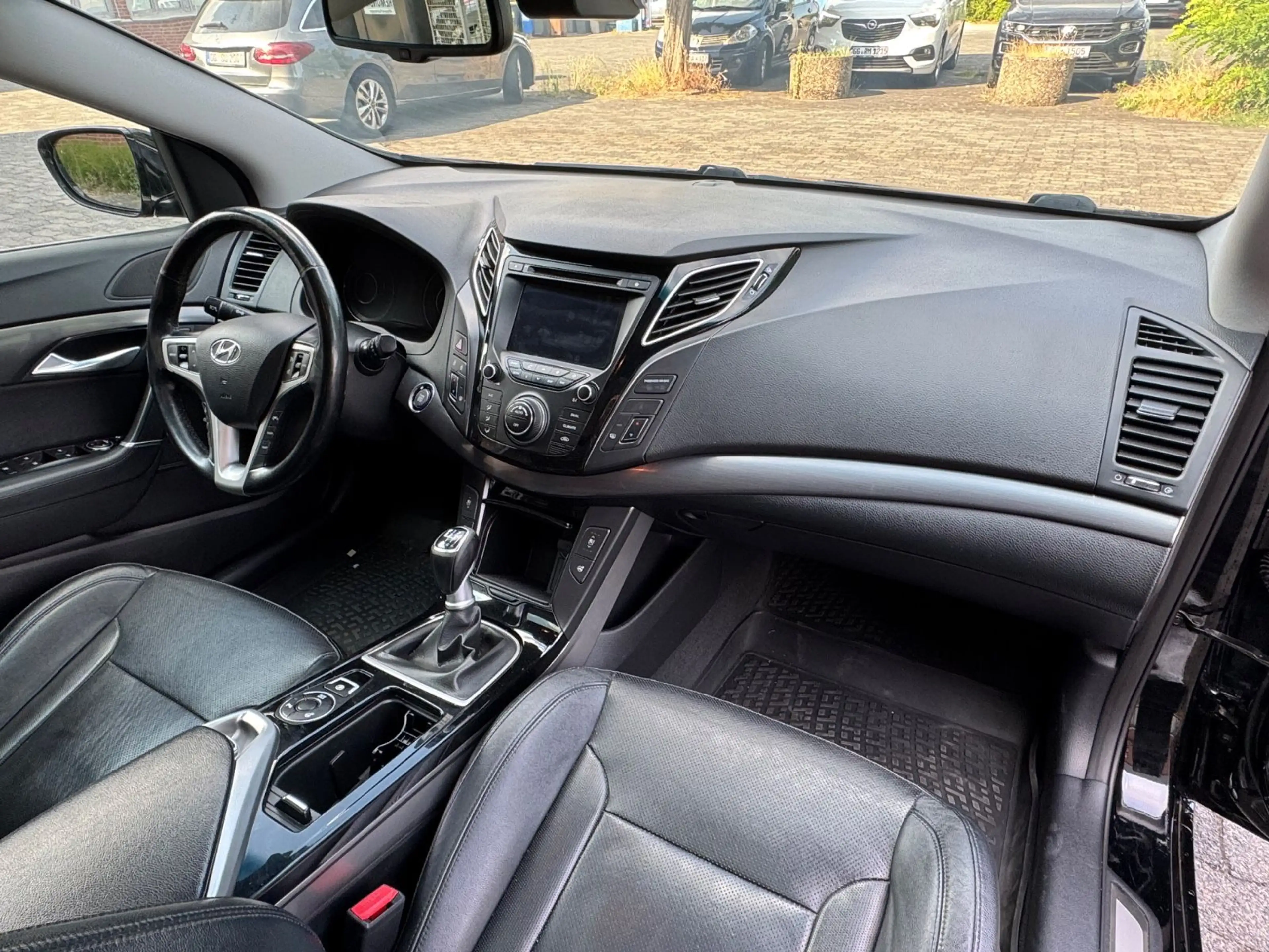Hyundai i40 Premium *PANO*LEDER*KAMERA*XENON*TEMPO*NAVI* — photo 10