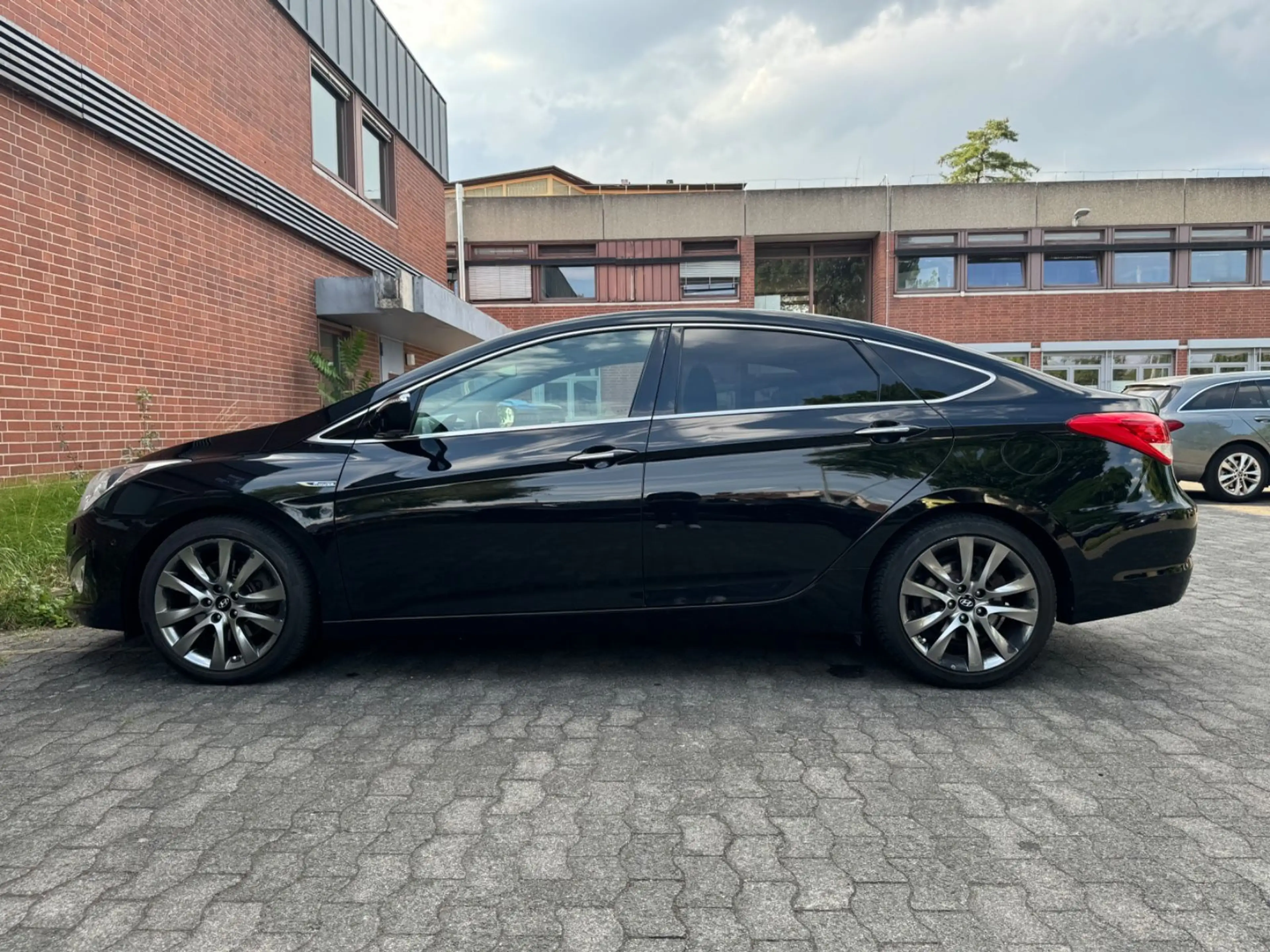 Hyundai i40 Premium *PANO*LEDER*KAMERA*XENON*TEMPO*NAVI* — photo 8