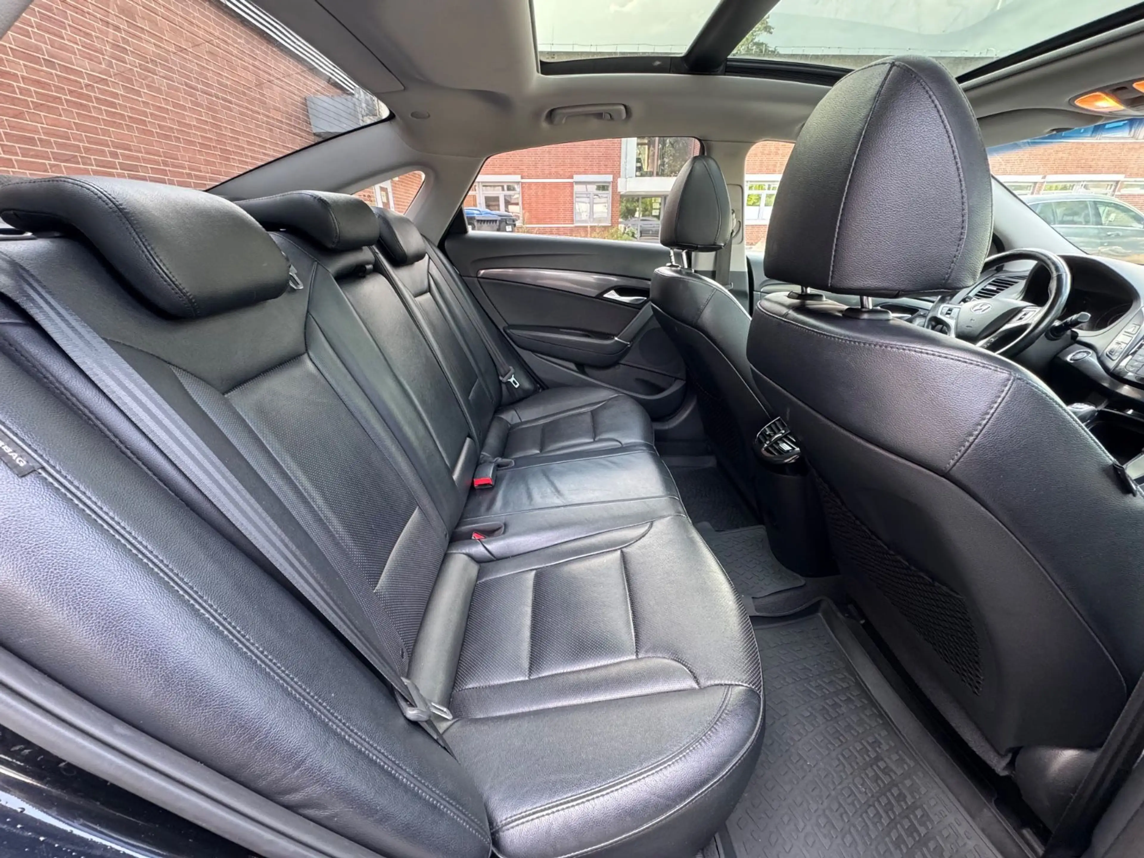 Hyundai i40 Premium *PANO*LEDER*KAMERA*XENON*TEMPO*NAVI* — photo 13