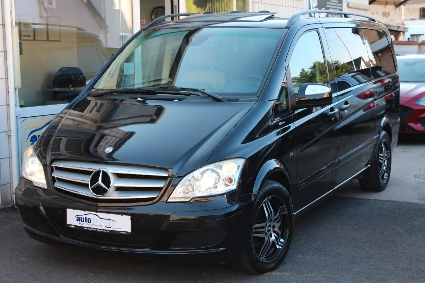 Mercedes-Benz Viano 3.0 CDI Ambiente lang Xenon*Stndh*2xS-Dach Schwarz - 2