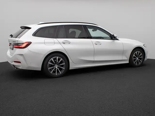 BMW 3 Series view 6