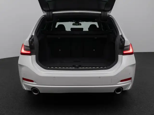 BMW 3 Series view 14