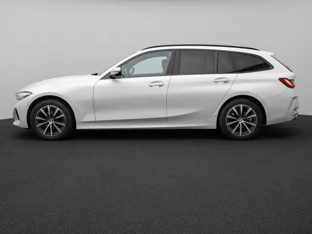 BMW 3 Series view 11