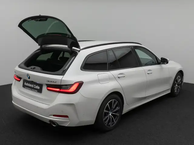 BMW 3 Series view 13