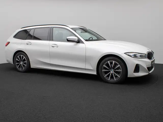 BMW 3 Series view 4