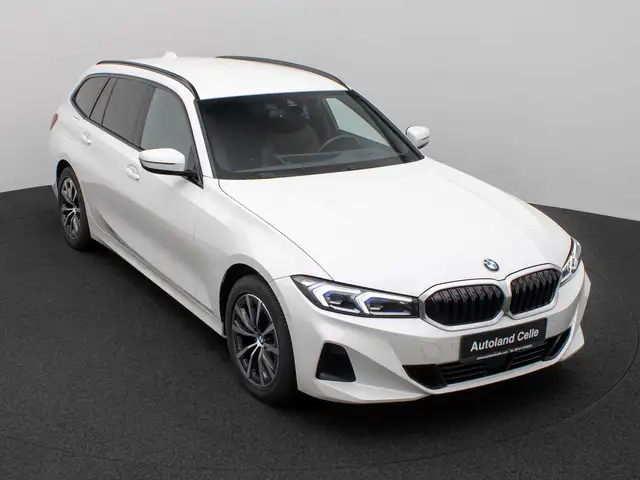 BMW 3 Series view 3