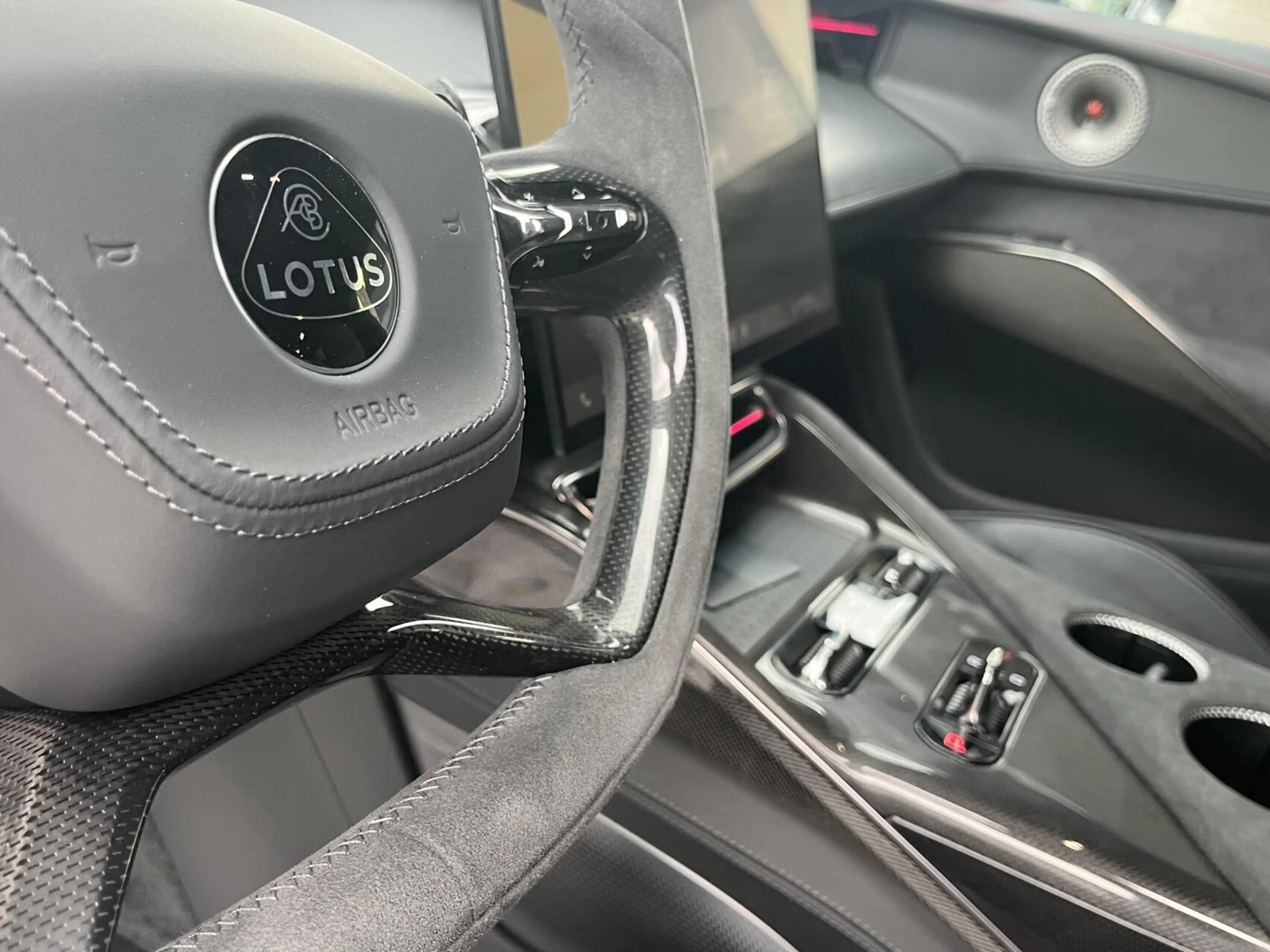 Lotus Eletre EDS 612PK 4WD 112 kWh TREKH+KEF+PANO+22INCH — photo 13