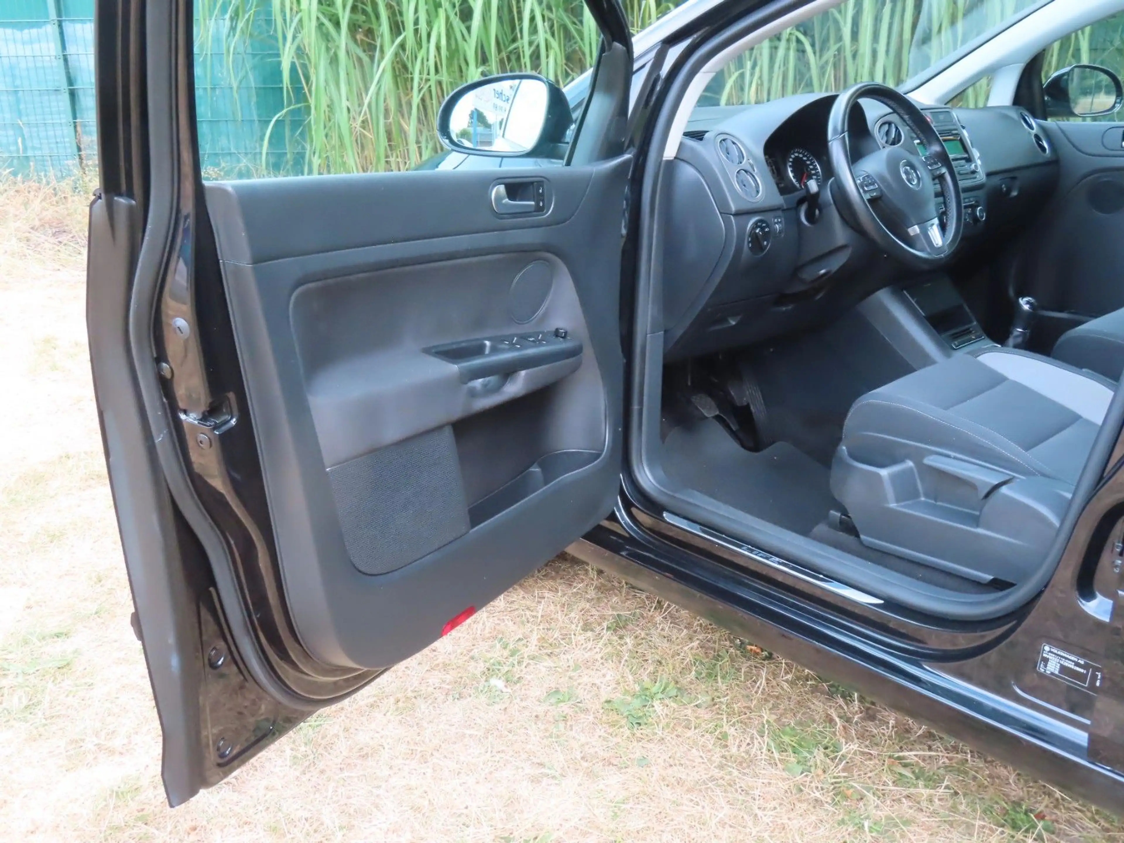 Volkswagen Golf Plus Life     "Schwarz-Met. EZ 11/2013" — photo 10