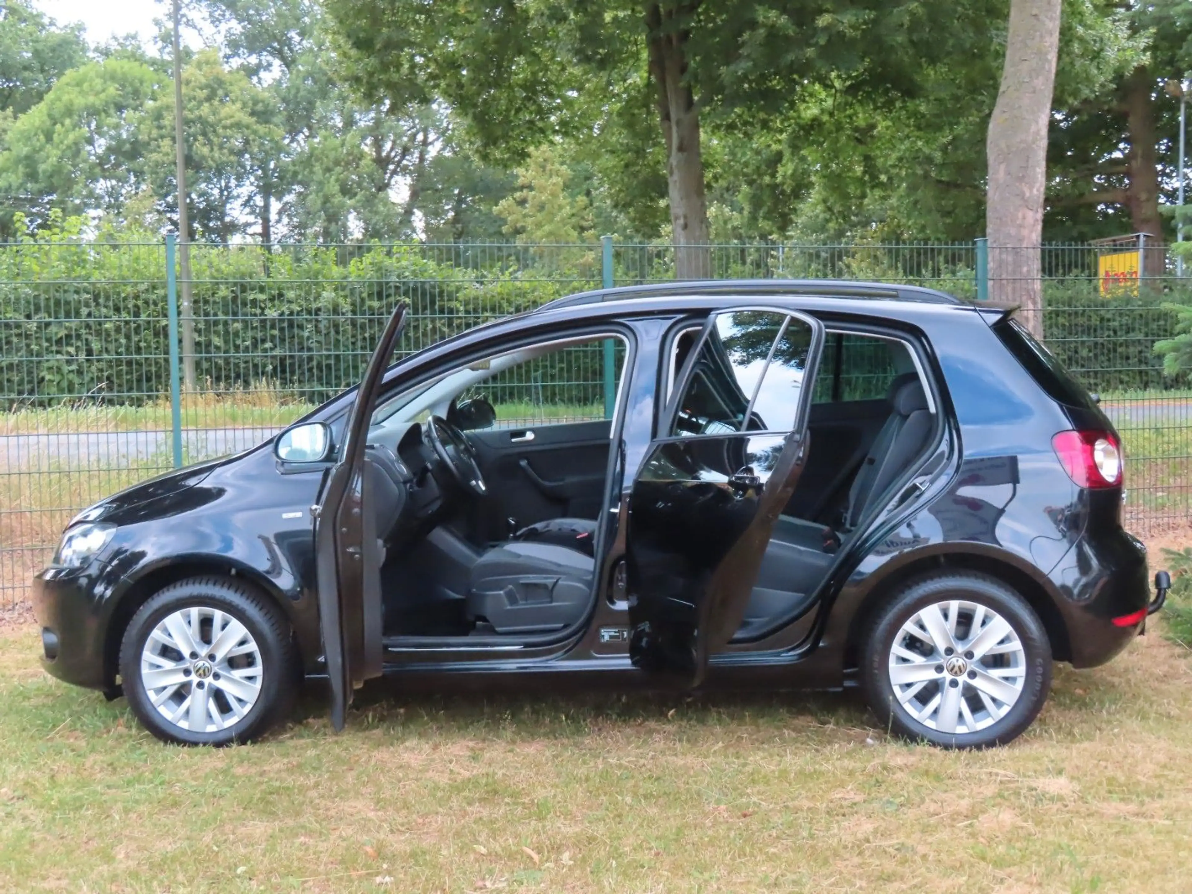 Volkswagen Golf Plus Life     "Schwarz-Met. EZ 11/2013" — photo 9