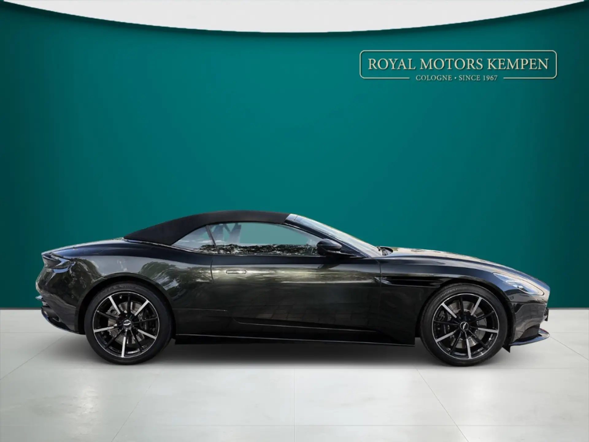 애스턴마틴 DB11 V8 2023 블랙 사진 3