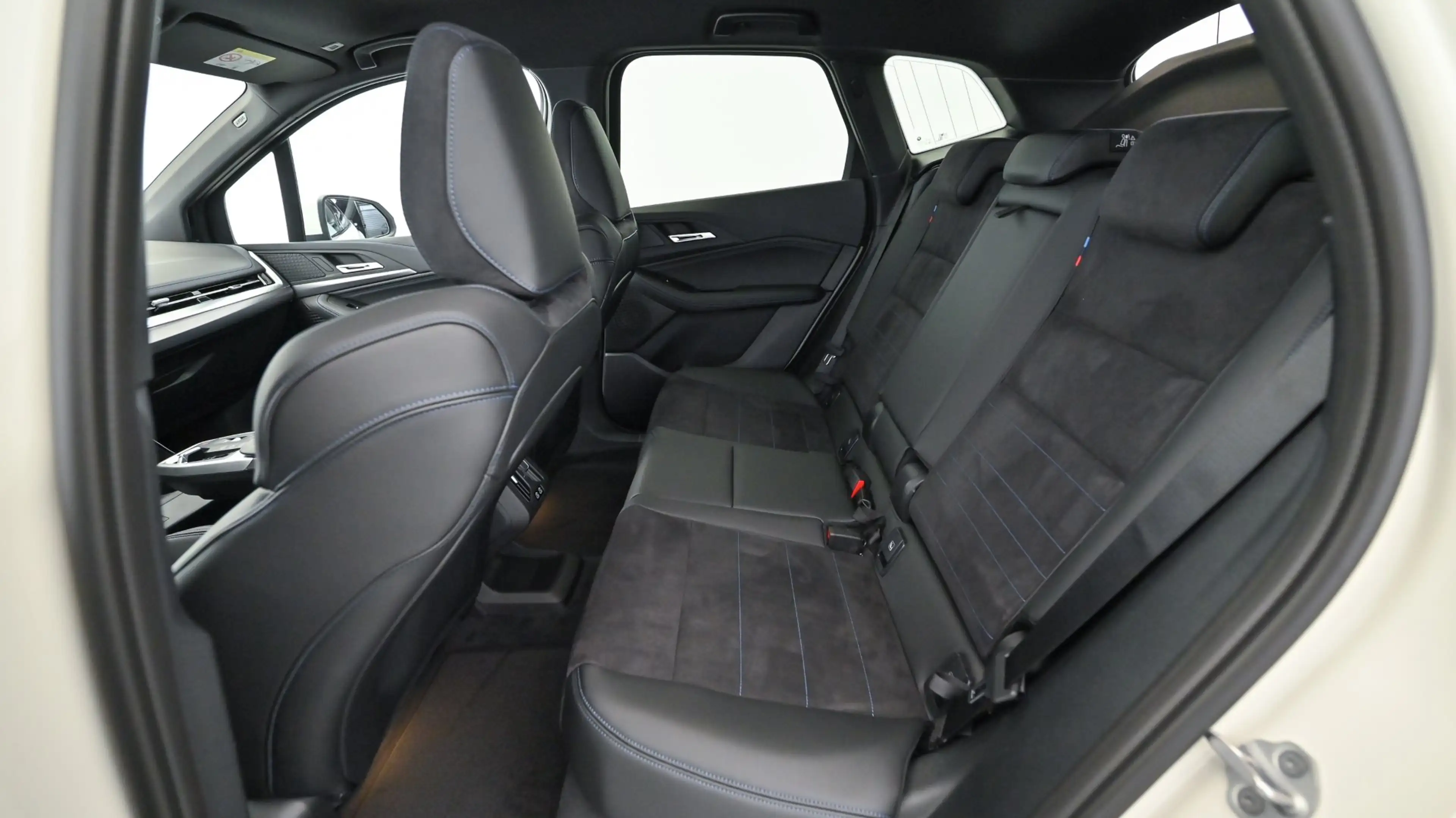 BMW 225 e xDrive M-Sportpaket — photo 12