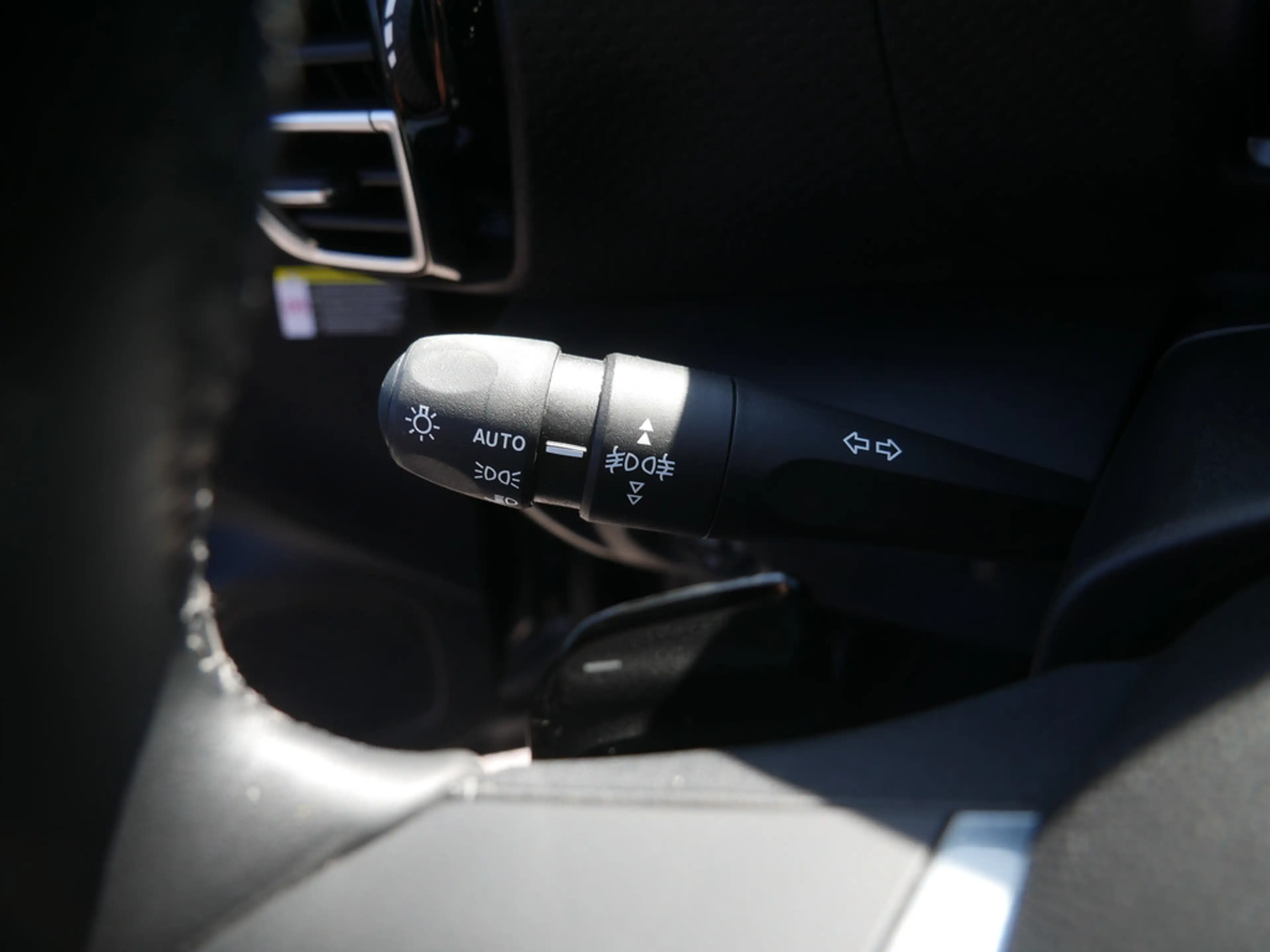 Citroen C4 PureTech 130 Max SHZ NAVI ACC HUD LED 360° — photo 14