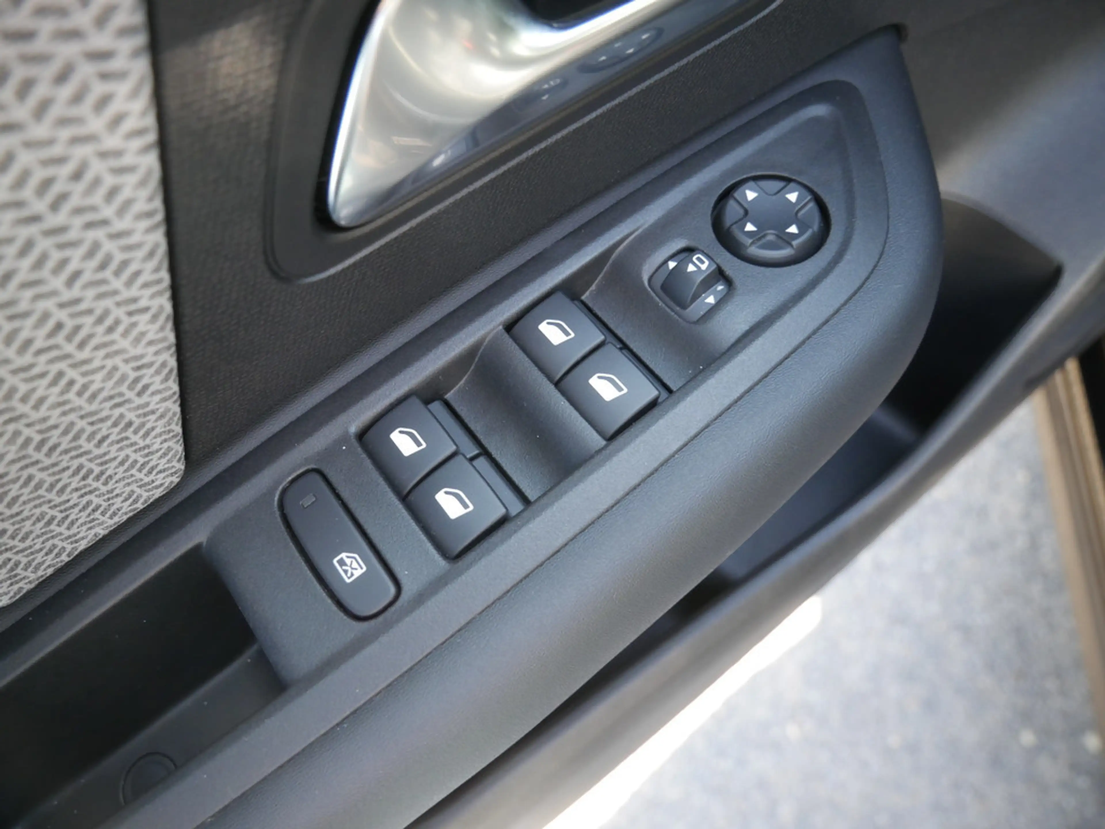 Citroen C4 PureTech 130 Max SHZ NAVI ACC HUD LED 360° — photo 7