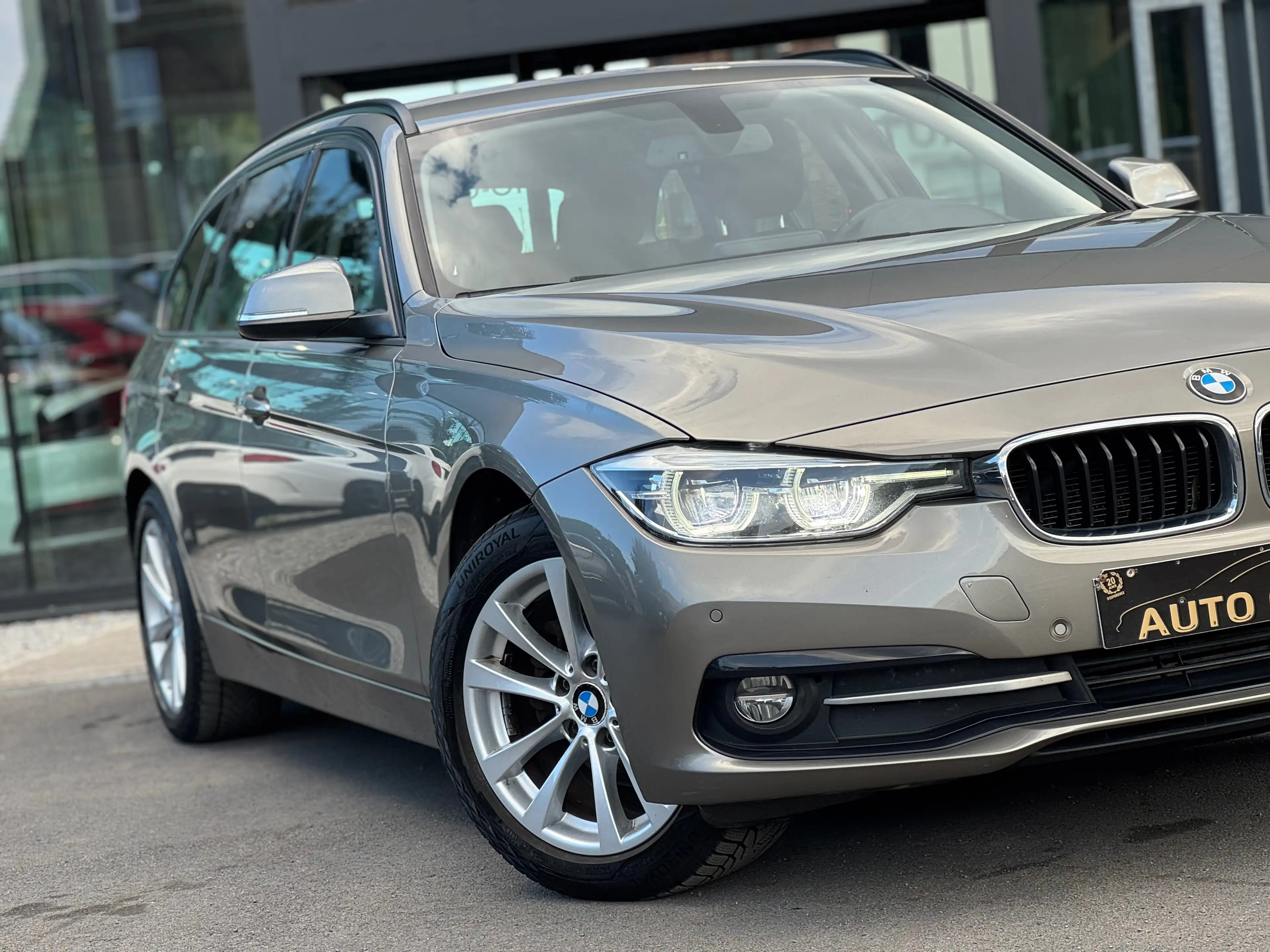 BMW 318 dA / FACELIFT / FULLOPTIONS / BOITE AUTO / 1PROP CARNET — photo 5